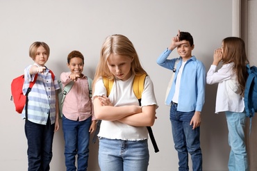Bullyingul la școlarii mici. Cum îți înveți copilul să răspundă sănătos