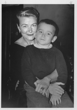Robin Williams, la 7 ani, și mama sa, Laurie Williams.