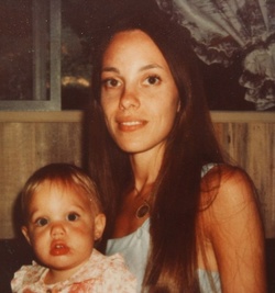 Angelina Jolie și mama sa, Marcheline. @Antony Taaffe/Coleman-Rayner