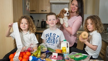 Cum poți hrăni o familie de 5 persoane cu doar 200 de lei pe săptămână? Trucurile unei mămici descurcărețe