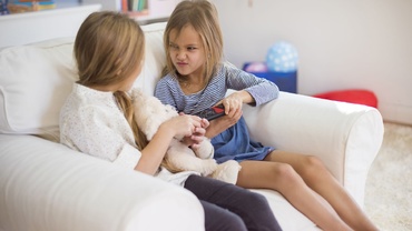 Despre “prieteniile” între fete