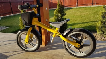 Bicicleta galbenă sau cum să-i faci lu’ fii-tu pe plac