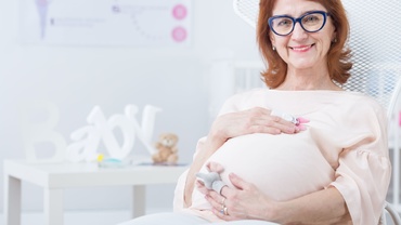 O mamă naște al doilea copil, la 52 de ani