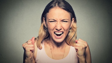 Iertați o mamă care țipă, sufletul ei este fărâmi