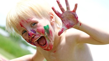 Copilul tău se comportă aşa? S-ar putea să dezvăluie simptomele unui „copil sălbatic”