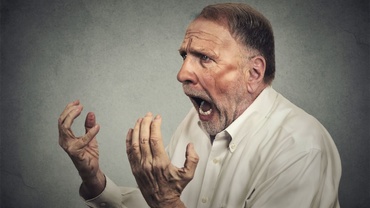 Povestea bunicului care și-a bătut nepotul sub ochii nepăsători ai unui parc întreg