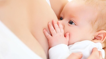 5 mituri despre alăptare. Ce ai voie să faci, de fapt, şi ce nu