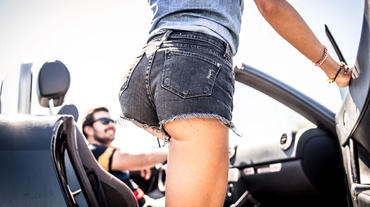 Dragi părinţi, voi aţi văzut cum ies fetele voastre îmbrăcate pe stradă?