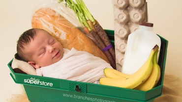 A născut într-un magazin alimentar şi habar nu avea că este însărcinată. Povestea şi fotografia care au cucerit internetul