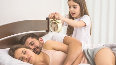 Ghidul co-sleepingului. Cum să supravieţuieşti dormitului în acelaşi pat cu copilul