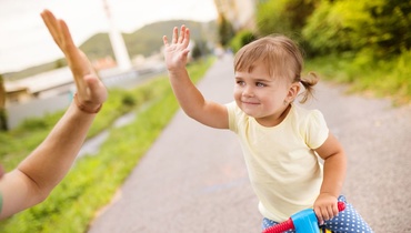 10 fraze magice pe care fiecare copil are nevoie să le audă de părintele său