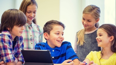 After-school, bonă sau bunici? Ce facem cu școlarii după ora 12.00?