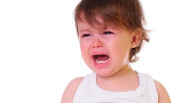 Când datul cu fundul de pământ al copilului stârneşte reacţii neaşteptate