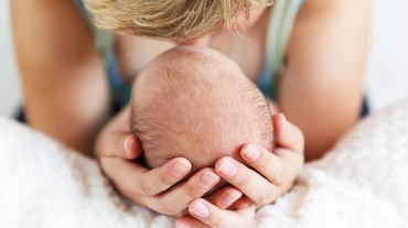 Ce ar trebui să ştii, pentru a-ţi fi mai uşor în primele 6 luni de maternitate. Sfaturile unei mame pediatru