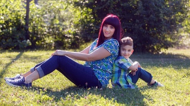 Ţinute asortate mamă – fiu: cu David în parc
