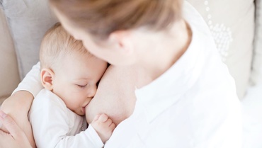 Laptele matern este hrană, iubire şi viaţă. Cum să ai un start bun în alăptare