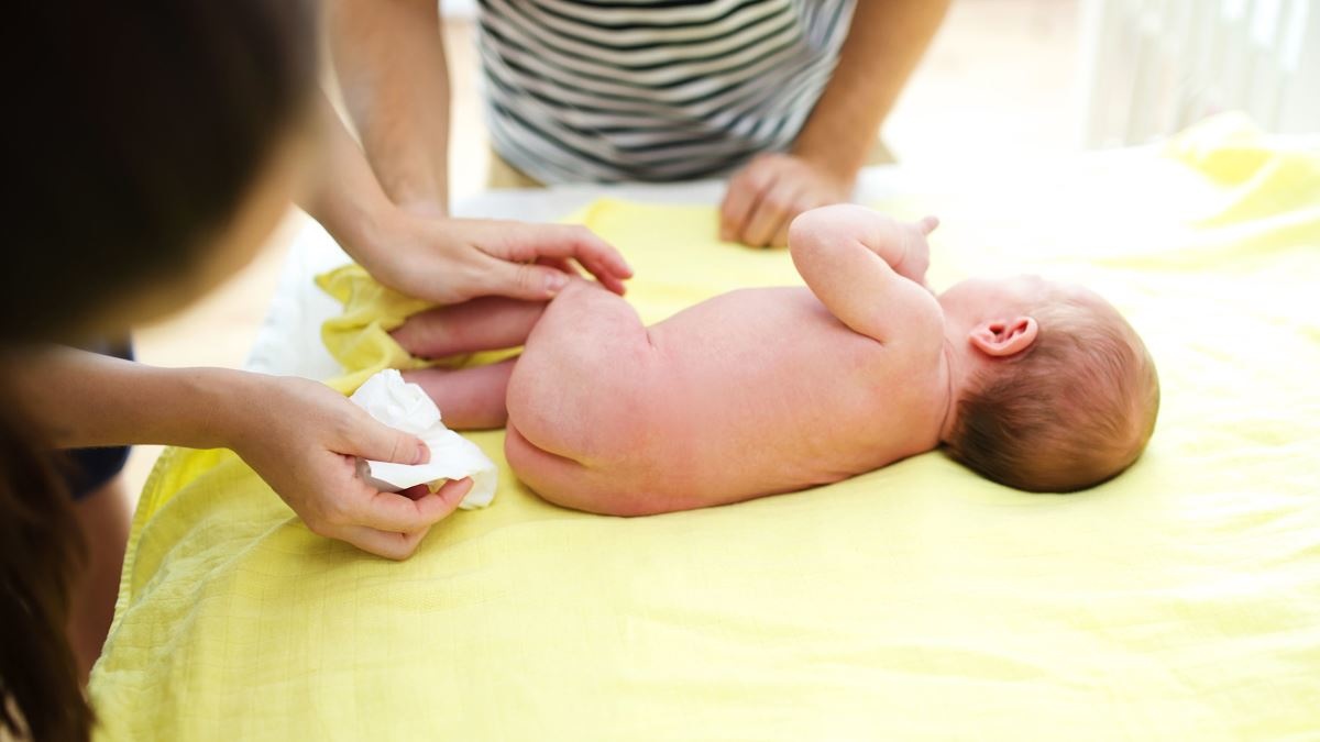 Ghidul scaunului bebeluşului (căcuţă): ce este normal şi ce nu