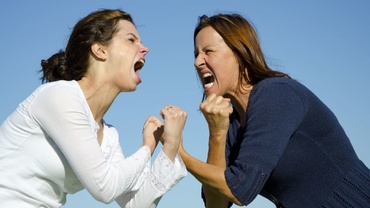 Mame mai bune. Între ele.