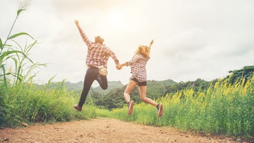 Eu înțeleg că ne-am luat pentru totdeauna, dar ne luăm chiar și șosetele între noi?!