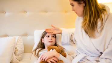 Cum ajutăm copilul în lupta cu rinita. Sunt bune tratamentele homeopatice?