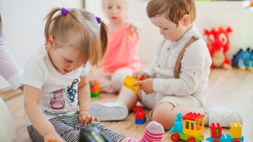 Copilul de 2 ani – cum să îl ajuţi să îşi dezvolte imaginaţia!