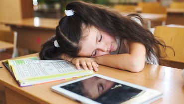 Cum trezim copiii dimineața, altfel decât cu greu?