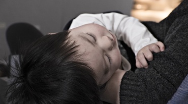 Convulsiile febrile la copii. De ce apar şi cum să acorzi primul ajutor