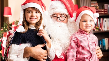 Când este momentul să îi spunem copilului adevărul despre Moş Crăciun? Ce spun psihologii