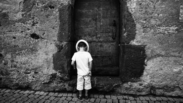 8 reguli prin care să ne învățăm copiii să fie în siguranță