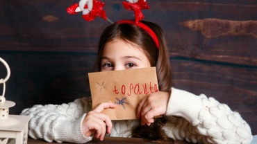 Cele mai amuzante scrisori adresate lui Moș Crăciun:” dacă aduci jucării care funcţionează cu baterii, adu-mi şi bateriile”