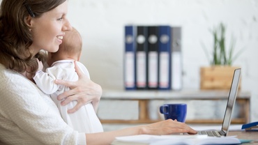 Stimulent de inserție 2018: Ce bani primesc cei care se întorc mai repede la muncă din concediul de creștere a copilului