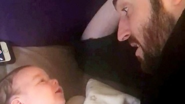 Video adorabil: Un bebeluş de doar trei luni fost filmat spunând „Hello!”