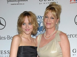 Dakota Johnson şi Melanie Griffith