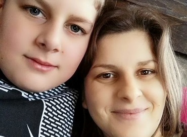 Endometrioză colorectală avansată – o afecţiune care răpeşte tinereţea unei mame de 31 de ani, dar şi copilăria băieţelului ei