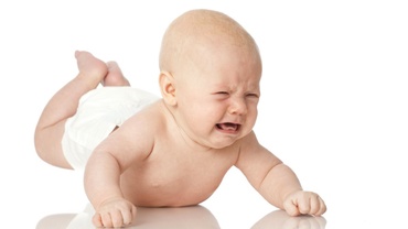 Când bebele nu doarme din cauza oboselii. Care sunt semnele care îţi arată că este suprastimulat