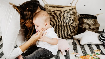 De ziua fiului meu, nimeni nu mi-a spus "La mulţi ani; de un an eşti mamă!"