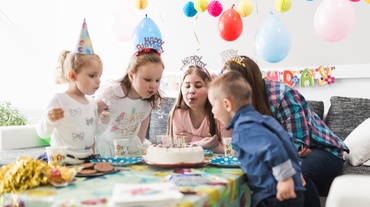 Cum organizezi aniversarea copilului tău – petrecere 2 ani, la curte