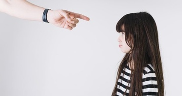 Oameni mari, nu mai amenințați copiii!