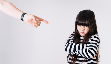 O mamă către fiul ei: “Și dacă faci rău altui copil, Dumnezeu o să te pedepsească”