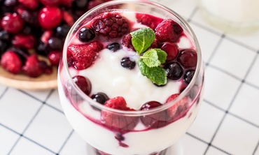 Spumă de căpşuni cu iaurt – deliciul zilelor de vară