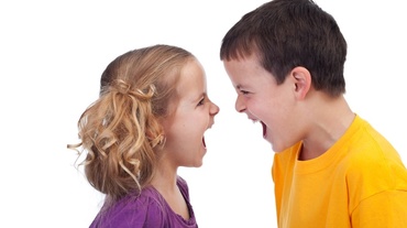 Vacanța mare, test de verificare a abilităților de părinte. Cum rezolvăm conflictele între copii