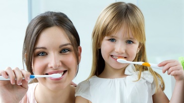 Prevenirea afecțiunilor dentare – ghid pentru părinți și copii