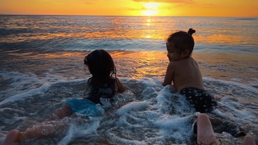 De ce NU îmi las copiii dezbrăcaţi la plajă
