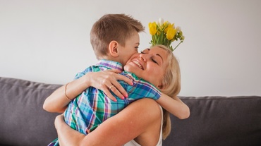 Mai lasă-mă copile, să-ți aparțin puțin!