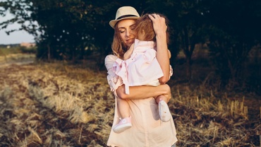 A povestit despre „pericolul” de a-şi îmbrăţişa prea mult copilul, emoţionând mamele din lumea întreagă