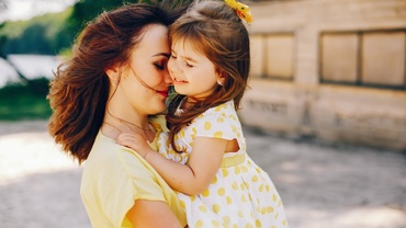 Laura Markham: 10 obiceiuri prin care să-ţi întăreşti relaţia cu copilul tău