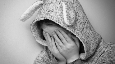 Nu, copile, doamna nu te bate. Nu are dreptul