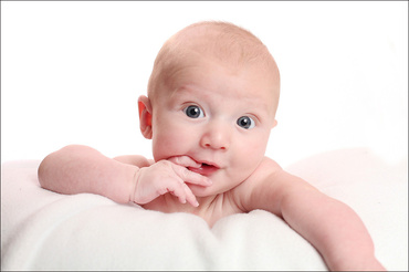 Cum ajuti dezvoltarea intelectuala a bebelusului de trei luni