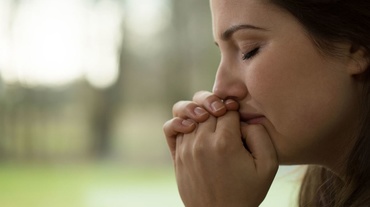 Fricile mamelor când NU au copiii lângă ele!