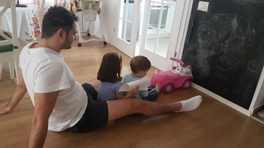 3 jocuri de jucat în casă cu copiii, când e vreme urâtă